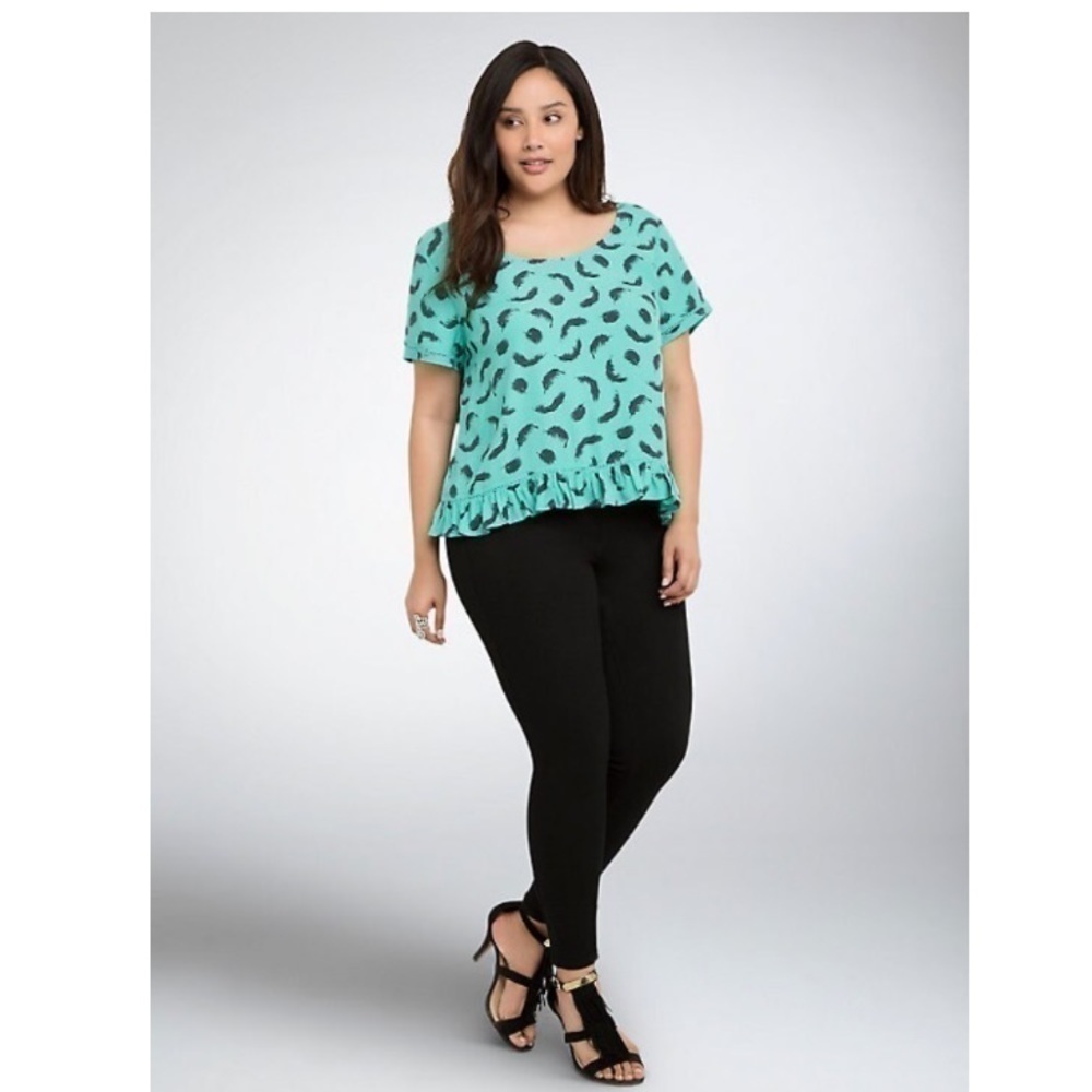 TORRID FEATHER PRINT RUFFLE BLOUSE Size 1X - Picture 3 of 6